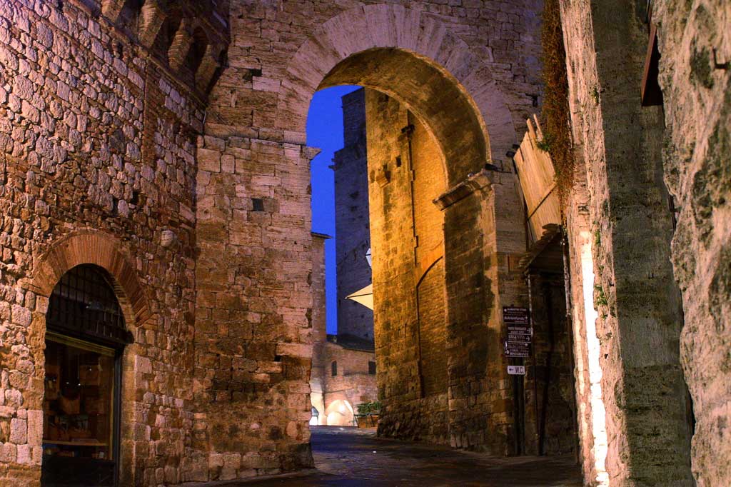 San Gimignano, Arco de’ Becci