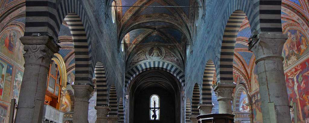 Duomo di San Gimignano, interno: le tre navate