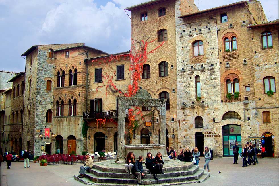 San Gimignano, Piazza della Cisterna