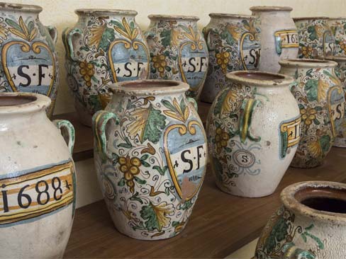 Vasi della Spezieria dello Spedale di Santa Fina